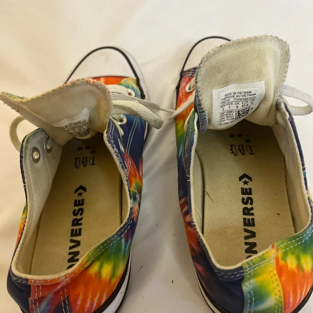 Tie dye converse size 7 - Picture 5 of 6